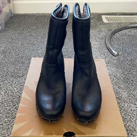 Ugg boots - Picture 1 of 9